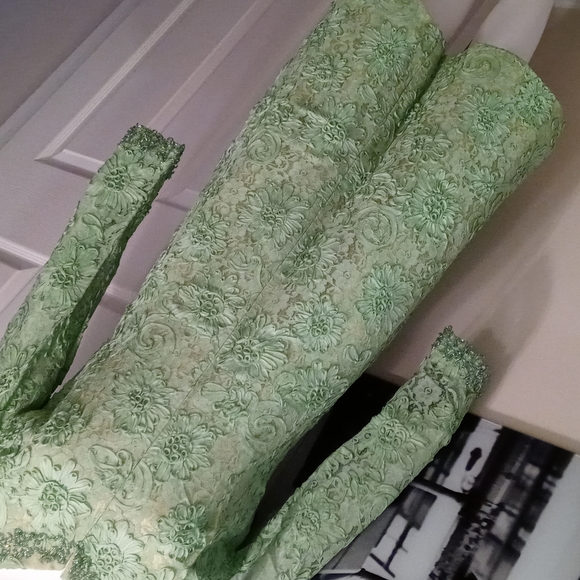 Lace beaded dress - Picture 4 of 6